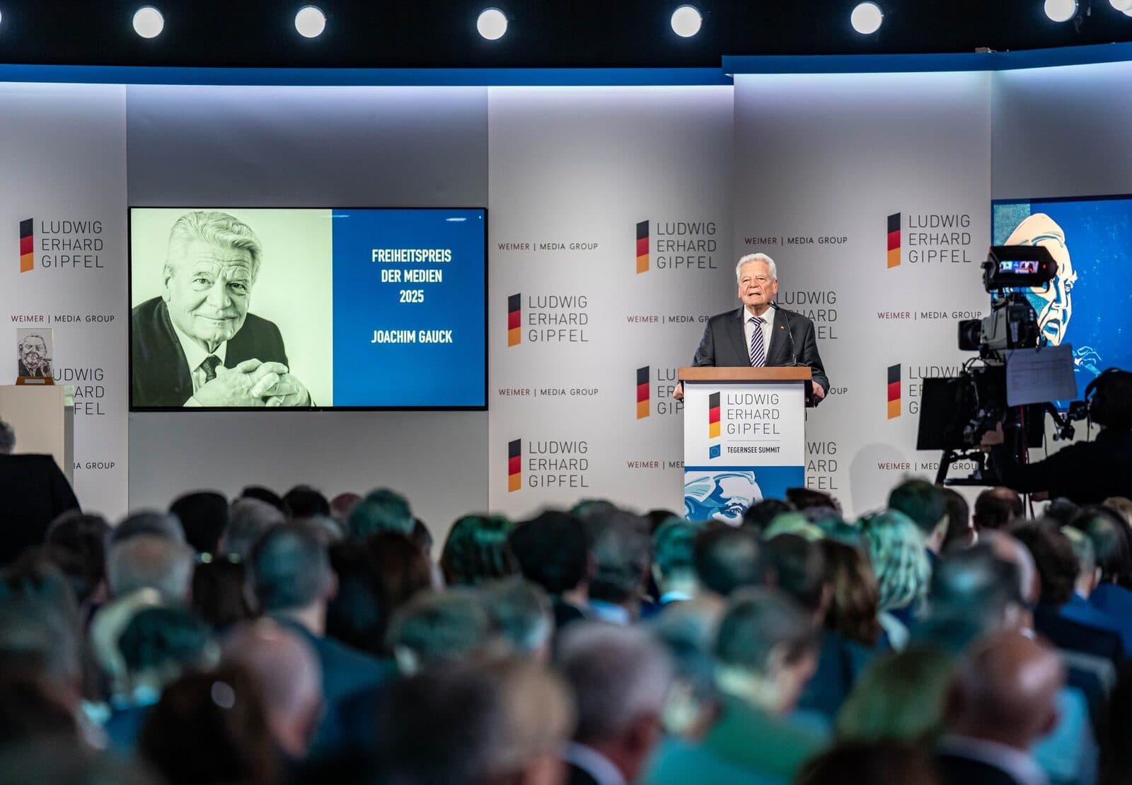 View across the audience toward the stage at the Ludwig Erhard Gipfel during the presentation of the Freiheitspreis der Medien